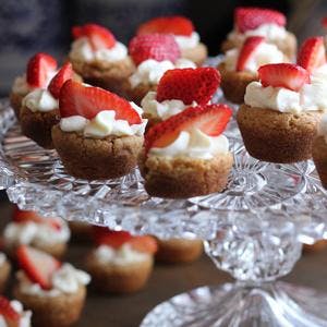 Strawberries & Cream Cupcakes