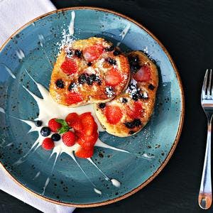 Pancakes with Berries & Cream