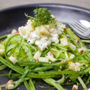 Fresh Spiralized Cucumber Side Salad with Apple & Cottage Cheese