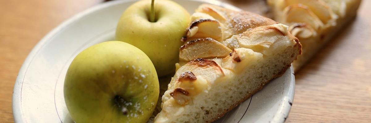 Golden Delicious Apple Topped Sponge Cake Tart recipe