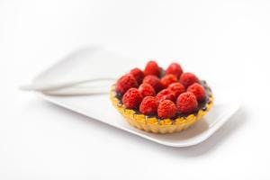 Mini Chocolate Tart with Fresh Raspberries