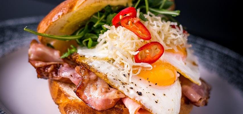 Bacon & Egg Breakfast Bun recipe