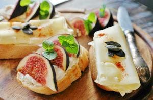 Fig & Emmental Cheese Crostini