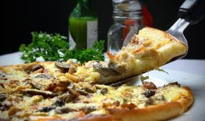 Fig, Mushroom, & Prosciutto Pizza