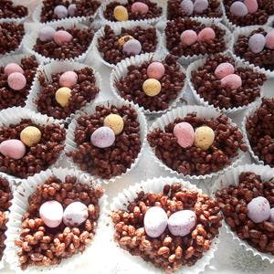 Easy Chocolate Nest Cakes