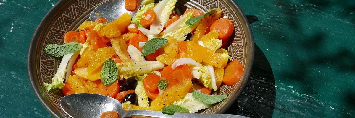Zesty Orange Salad with Lettuce, Mint, Carrots & Kalamata Olives recipe
