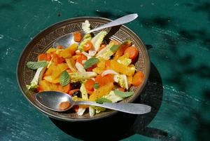 Zesty Orange Salad with Lettuce, Mint, Carrots & Kalamata Olives