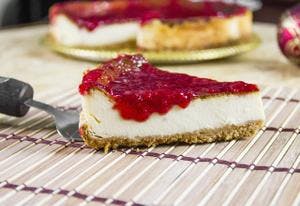 Vanilla Cheesecake with Raspberry Coulis